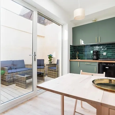 Апартаменты New In The Center Of *